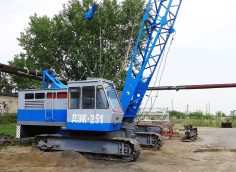 Гусеничный кран ДЭК-251