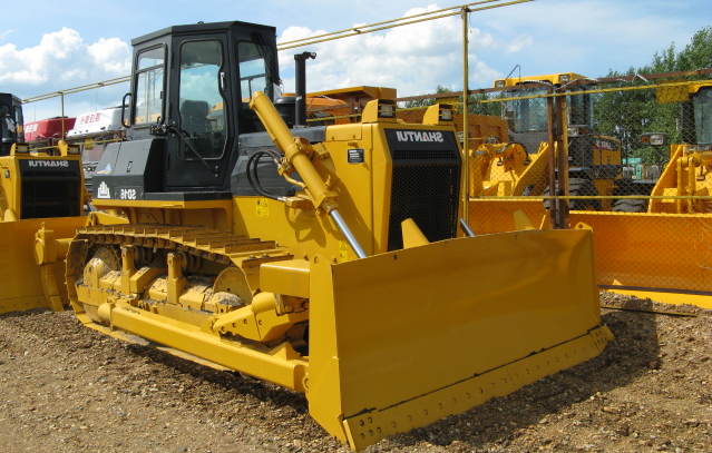 Бульдозер марки Shantui SD16